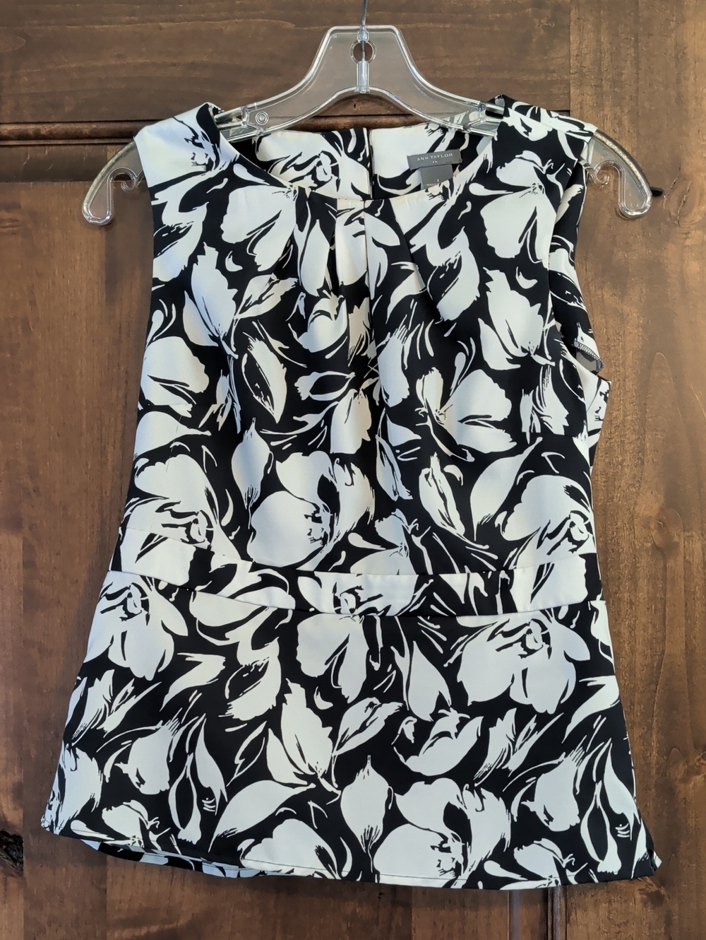 Sleeveless Black & White Floral Shell Top